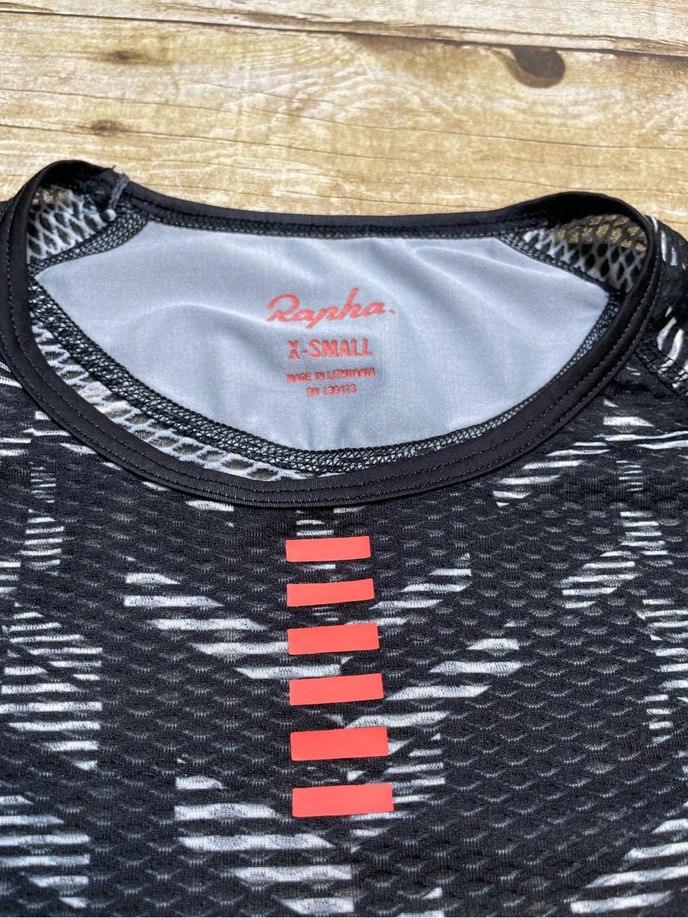Rapha Women’s ProTeam Short Sleeve V-Neck Mesh Biking Shirt - Picture 3 of 8